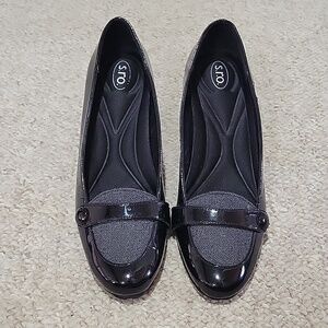 s.r.o. black patent leather heels with gray flannel accent. Size 9.